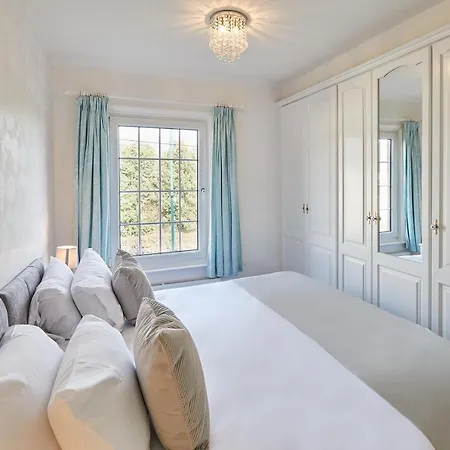 Host & - Glenfield Terrace *